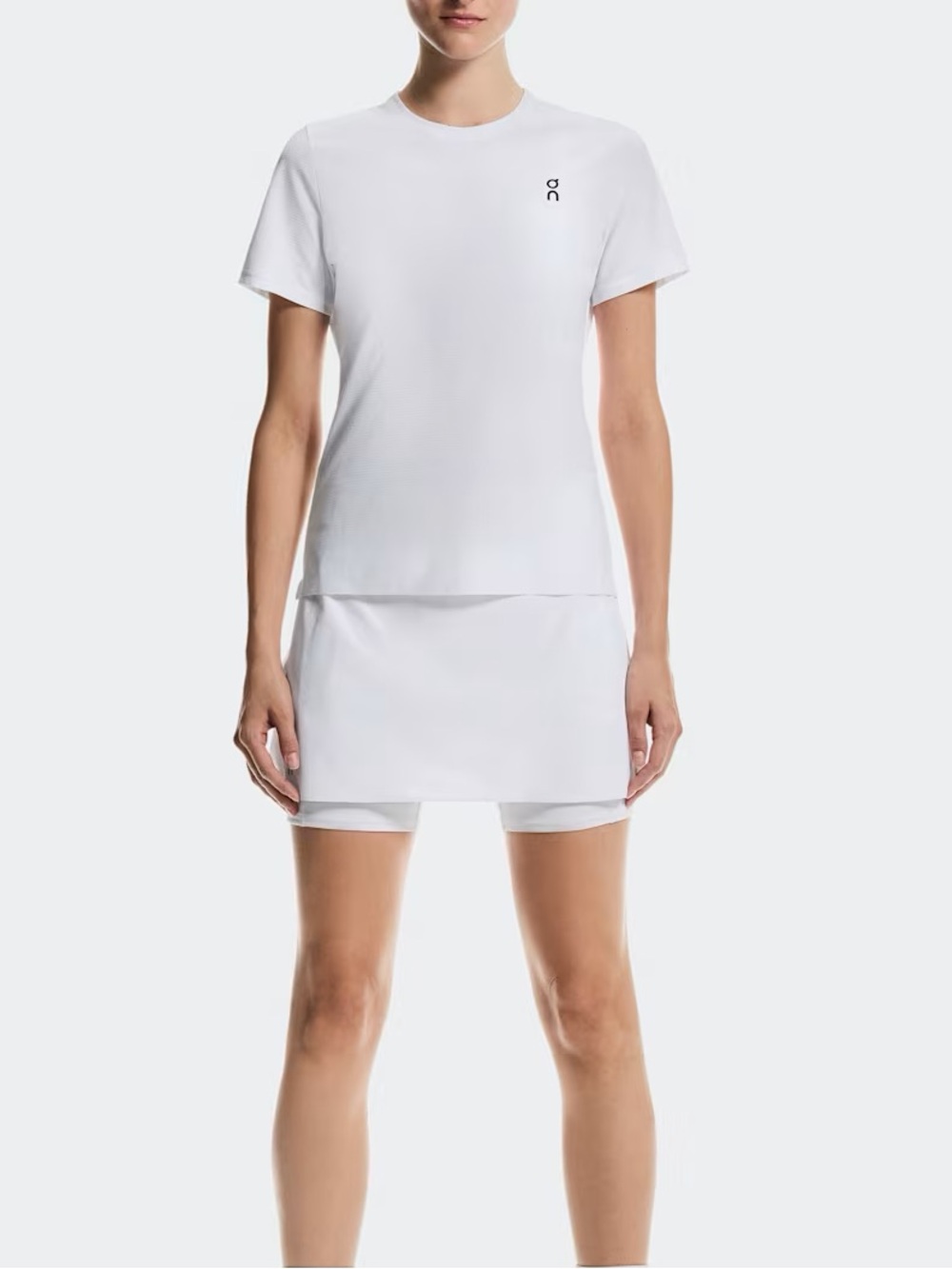 NWT On court-t white